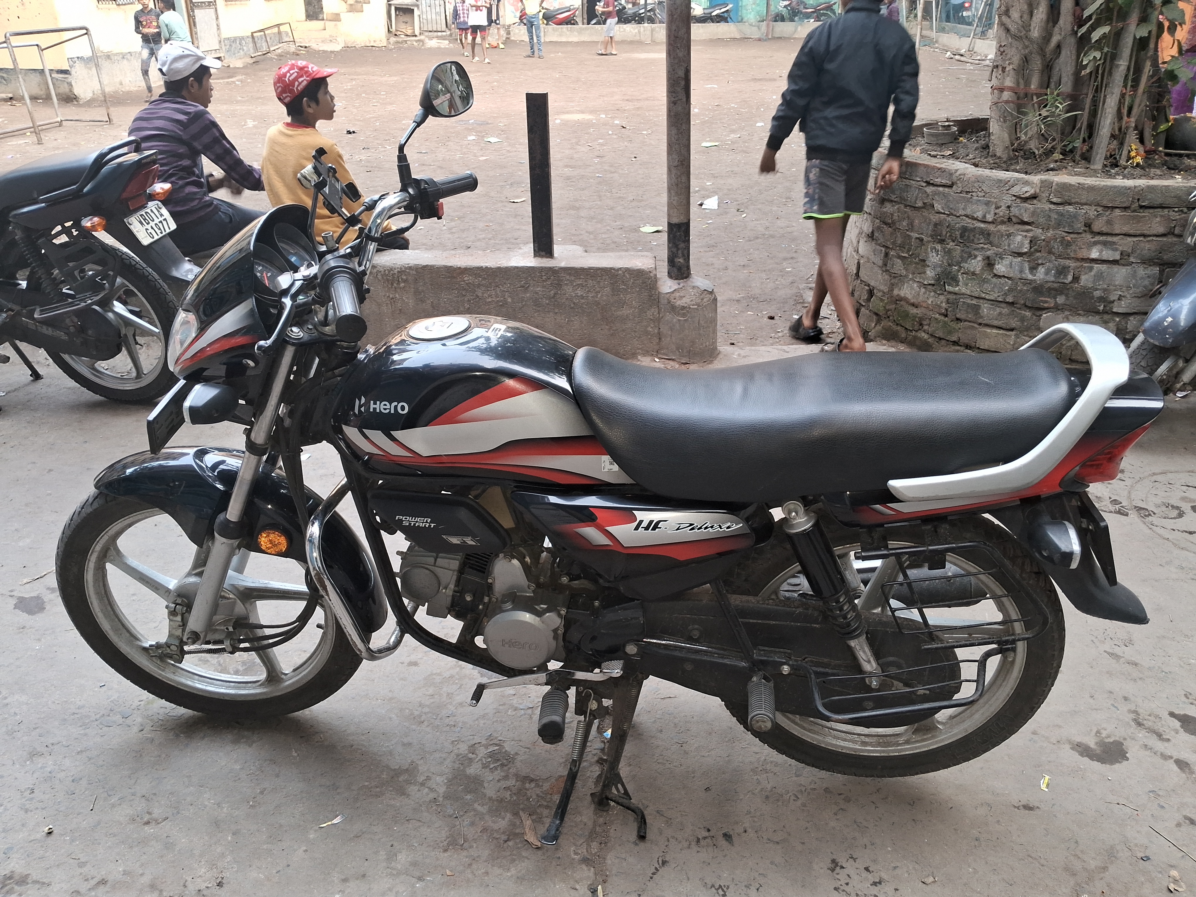 hero motocorp HF deluxe photo 2