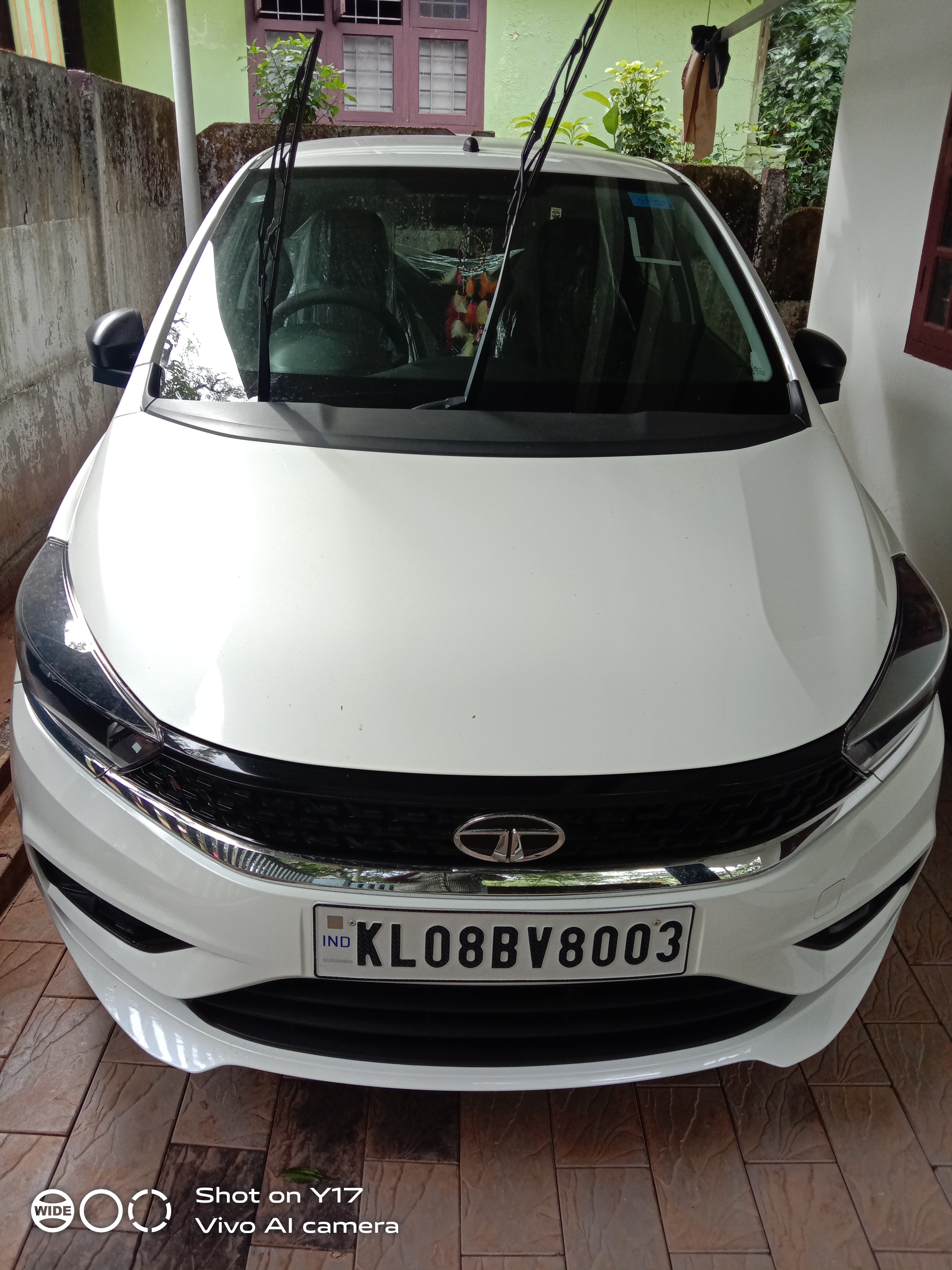 tata tiago photo 4