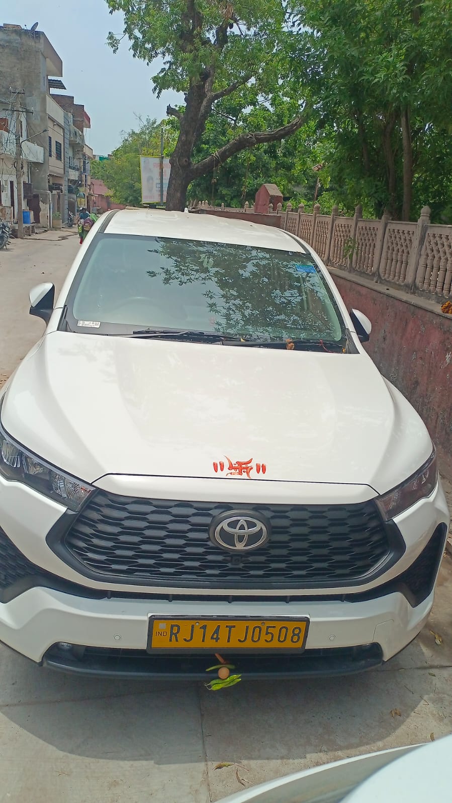 Toyota Innova Hycross
