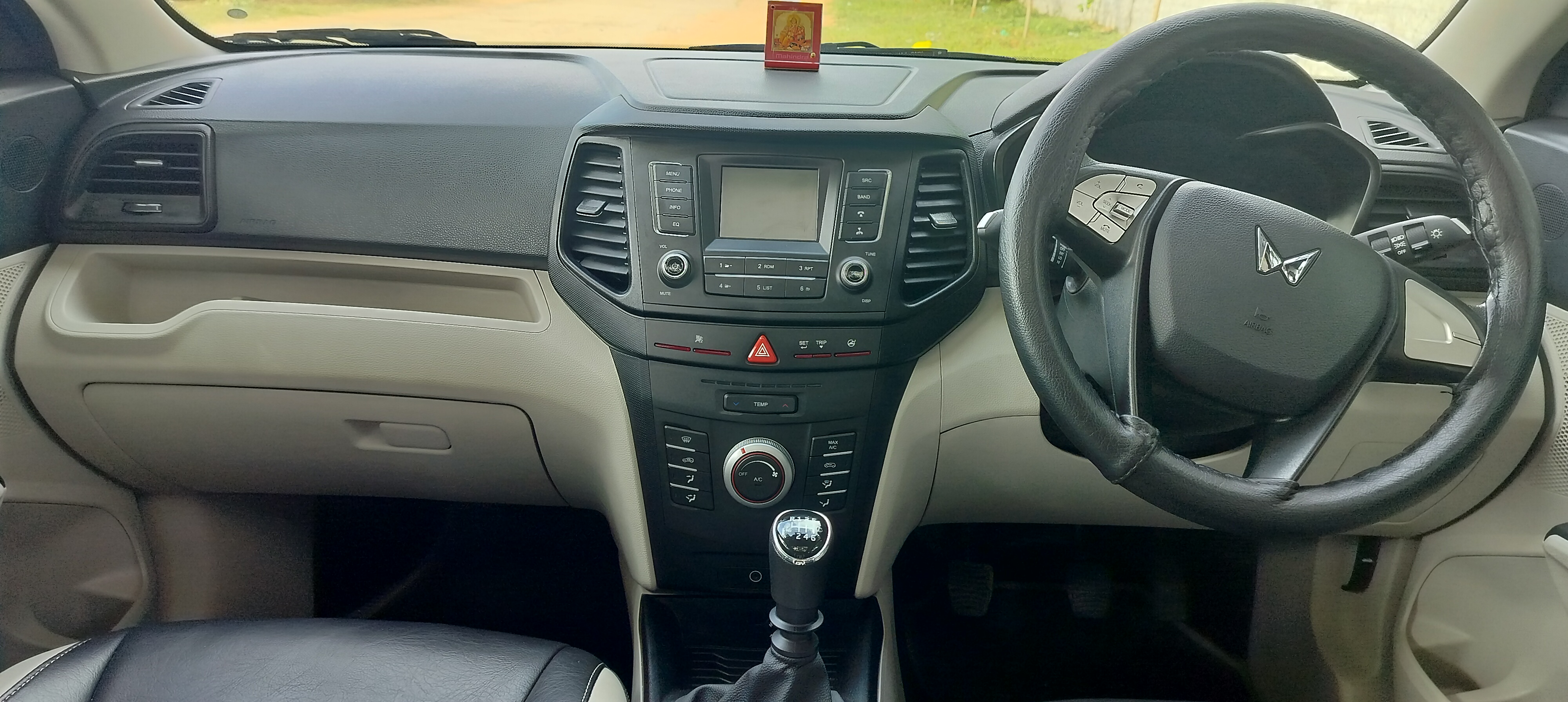 mahindra and mahindra XUV 300 photo 5