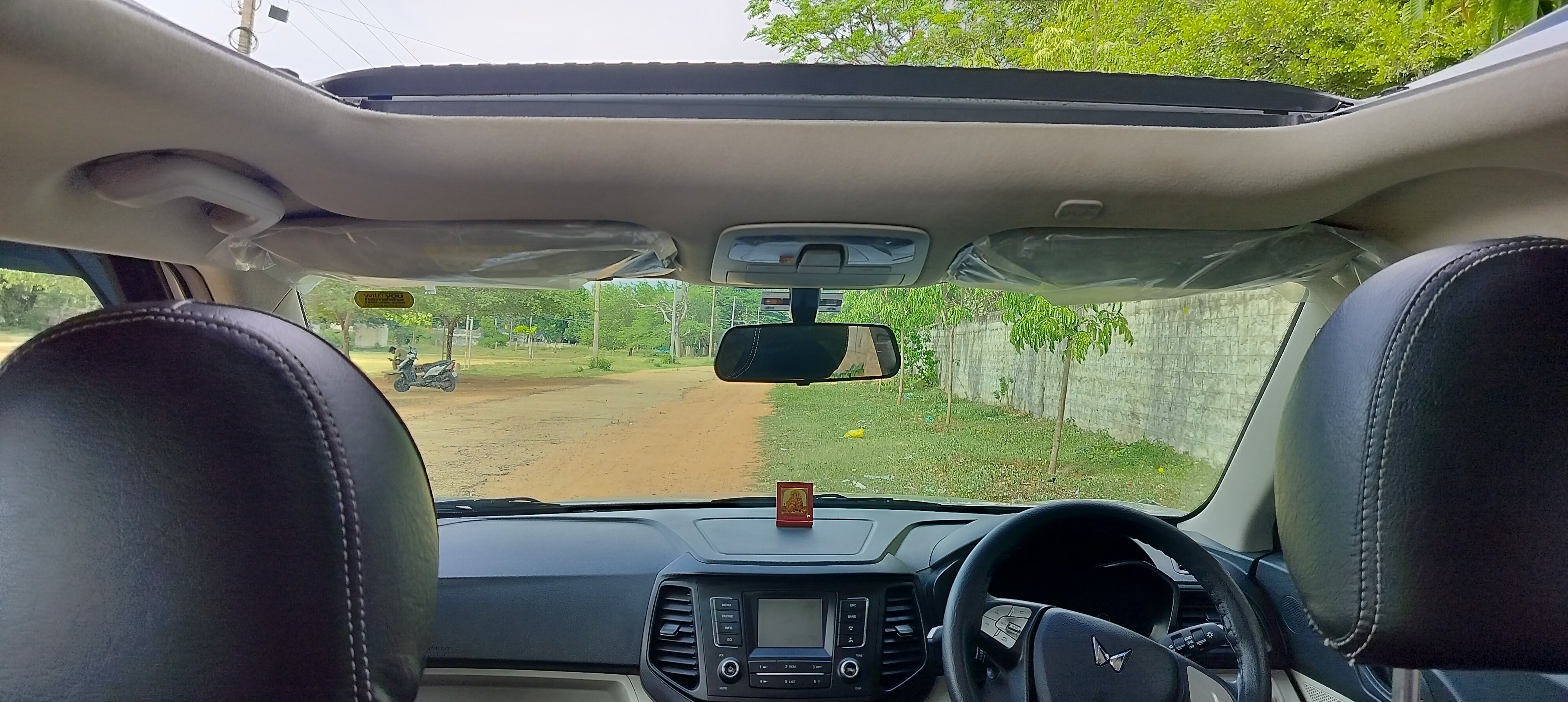mahindra and mahindra XUV 300 photo 6