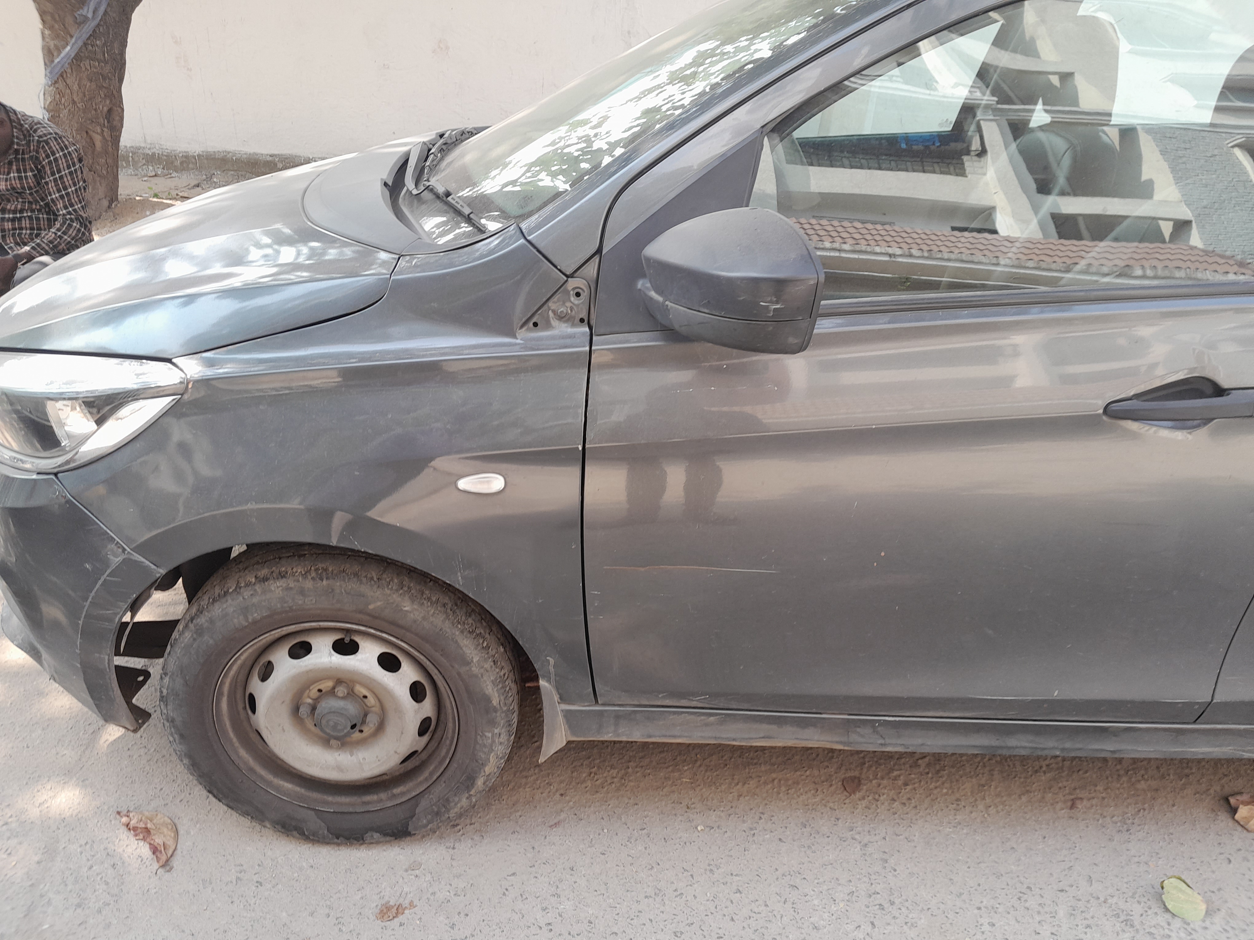 tata tiago photo 4