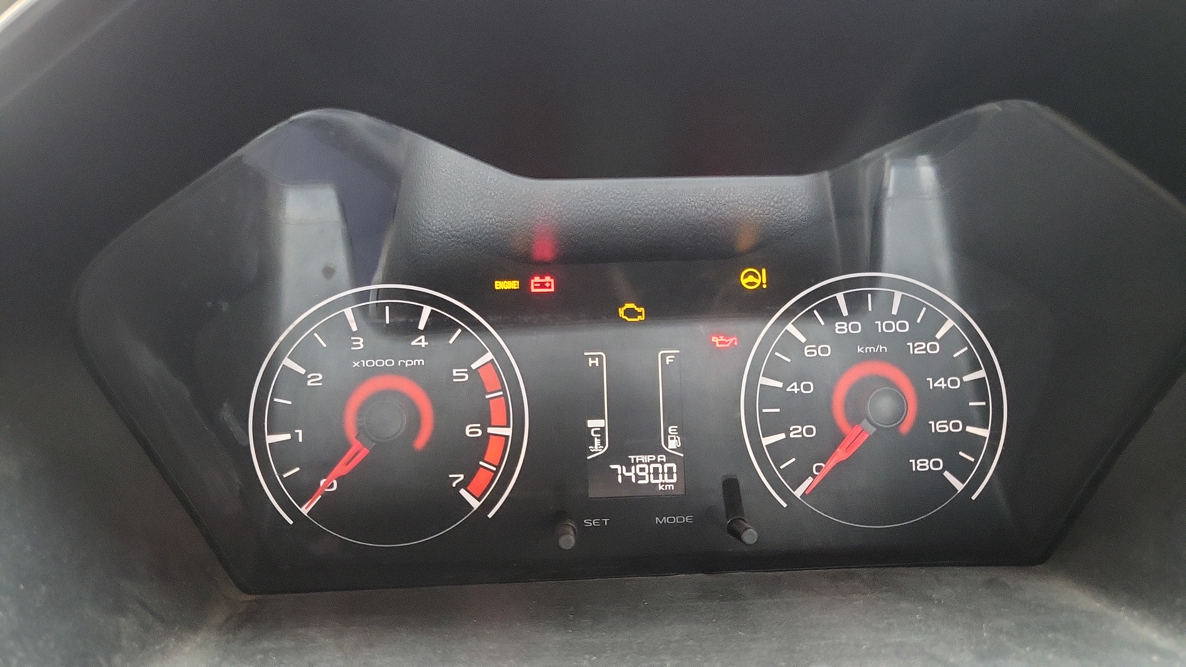 mahindra and mahindra kuv100 photo 5