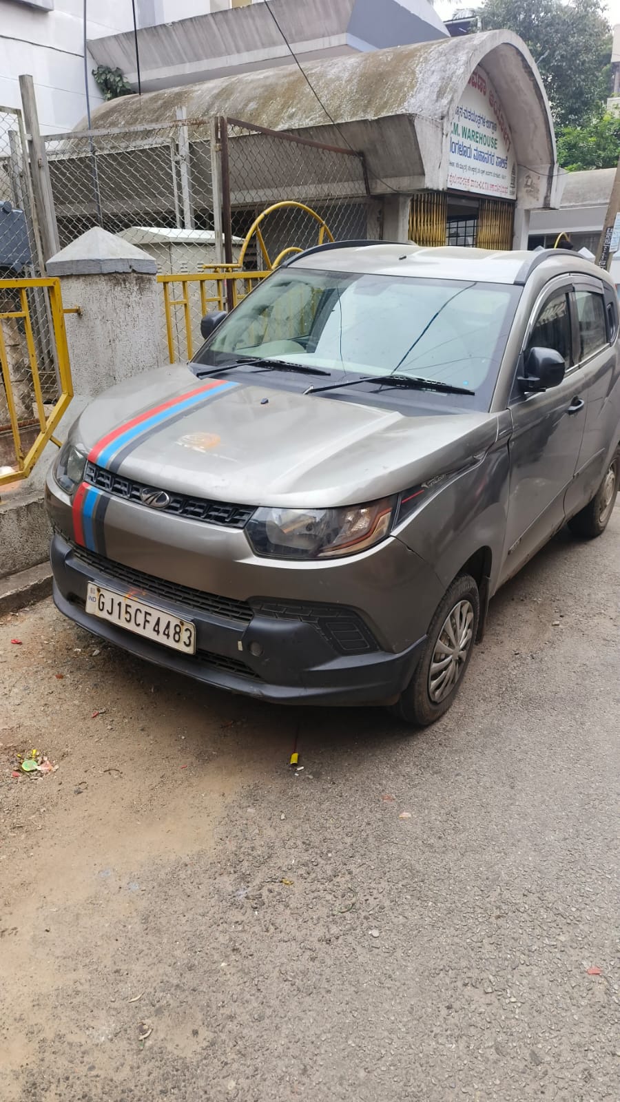 mahindra and mahindra kuv100 photo 6