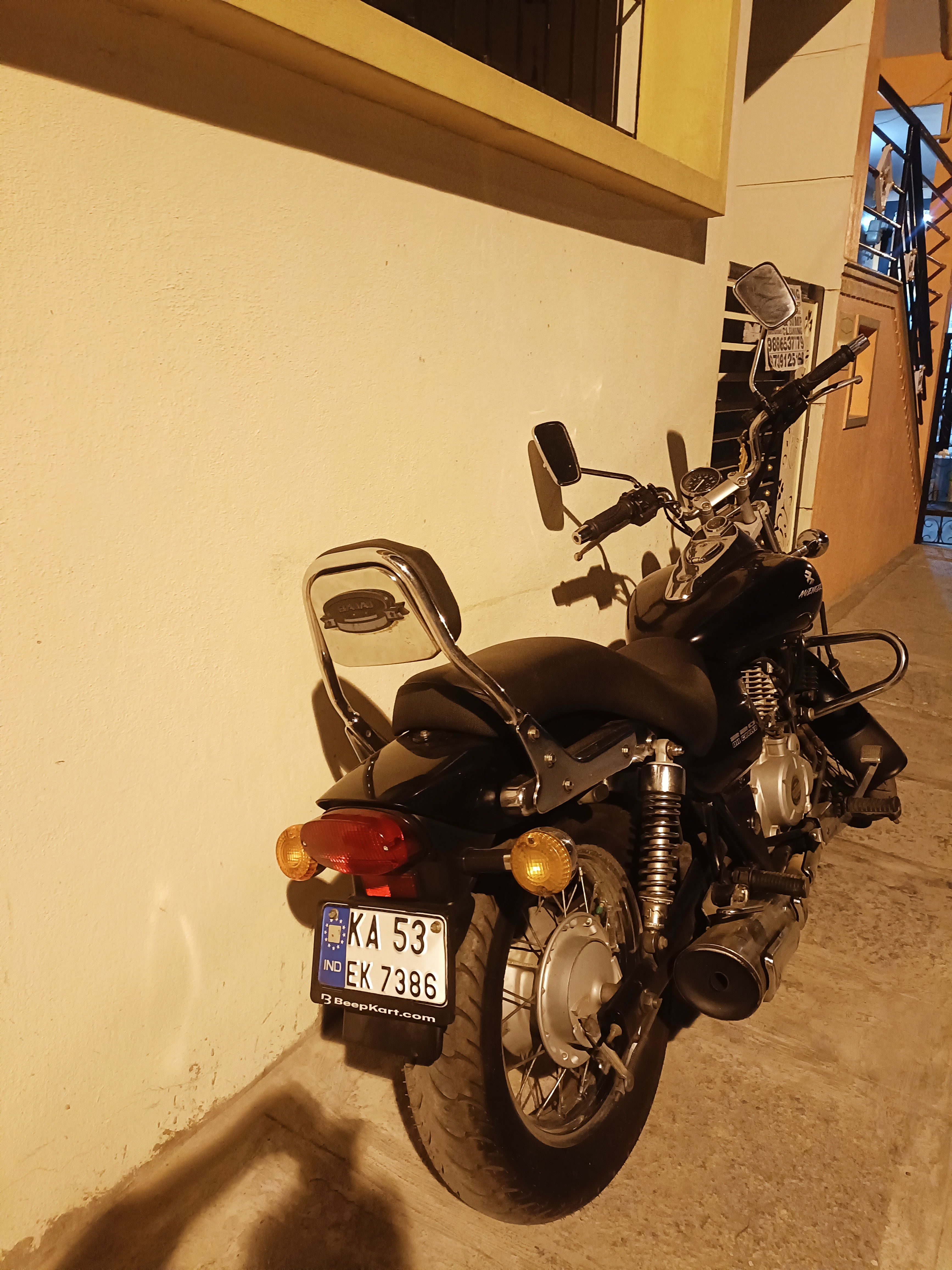bajaj avenger photo 3