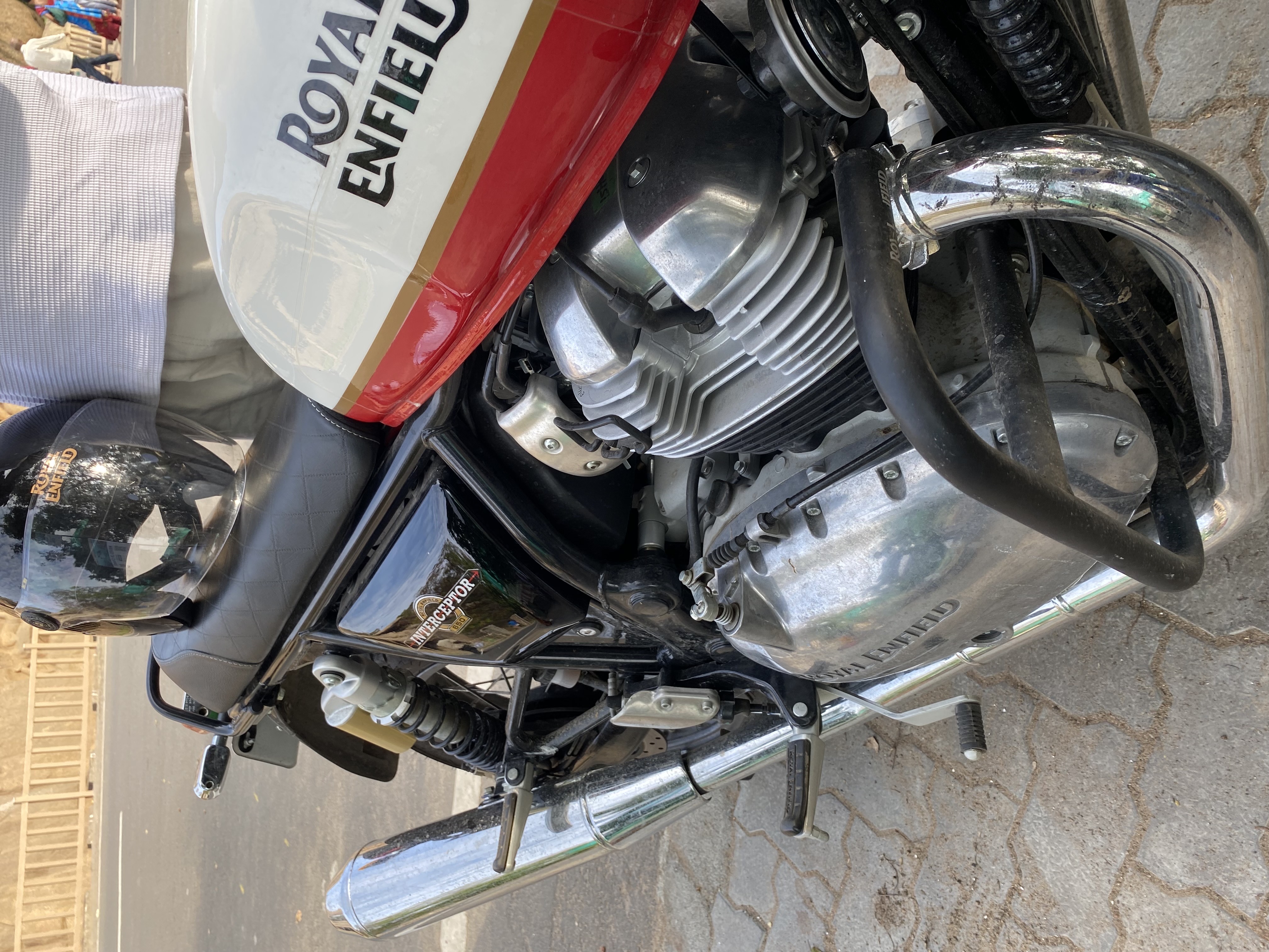royal enfield interceptor photo 3