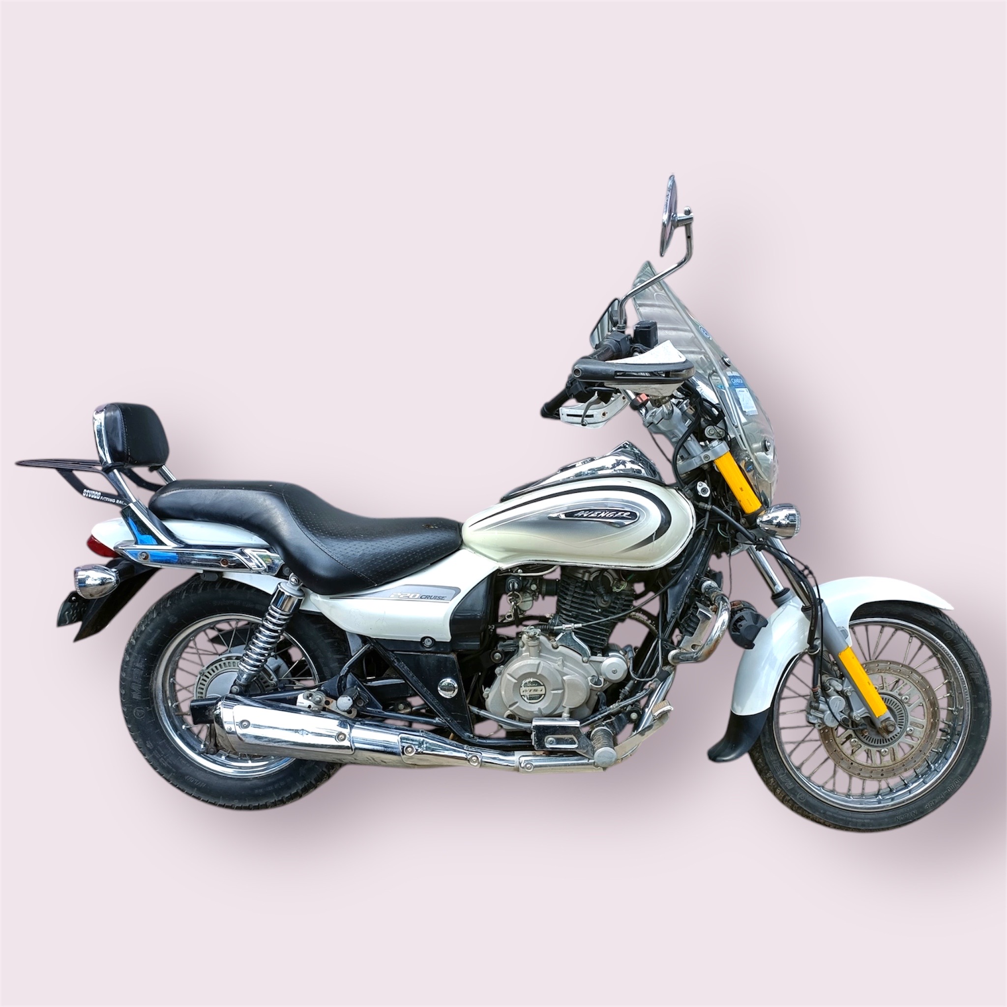 bajaj avenger photo 3